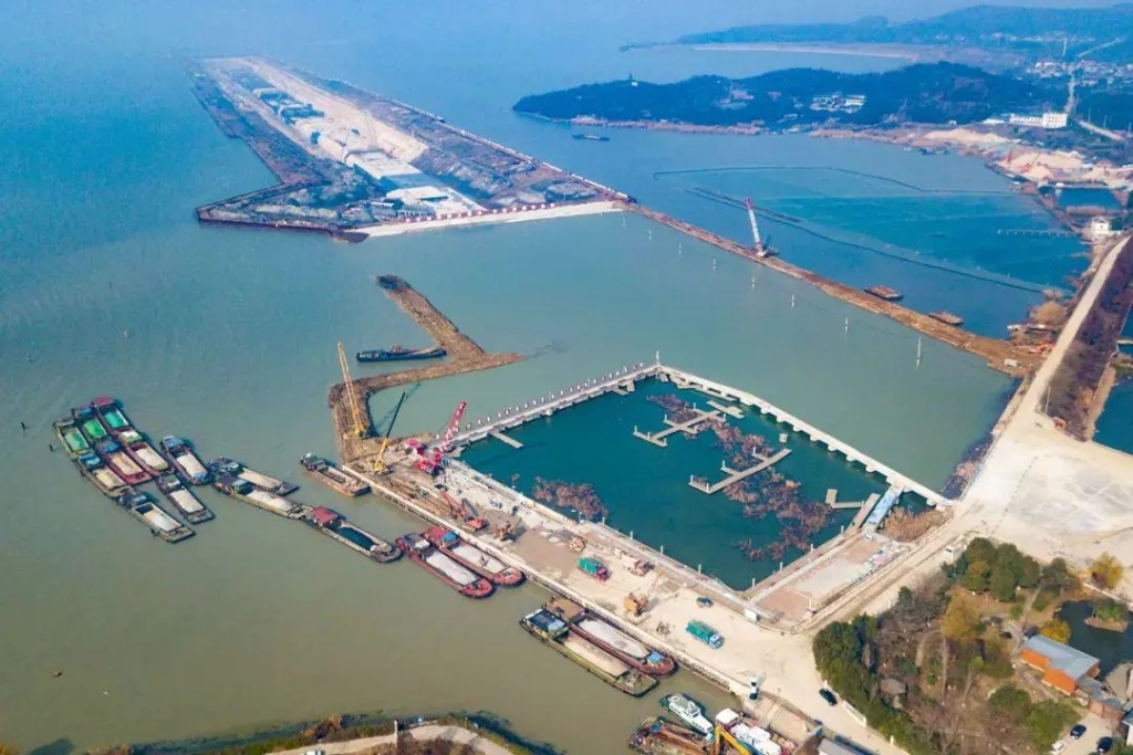 2019年12月27日，太湖隧道第一倉完成回水，順利實現(xiàn)首次陸島通道轉(zhuǎn)換，標志著該工程施工進入全新階段。