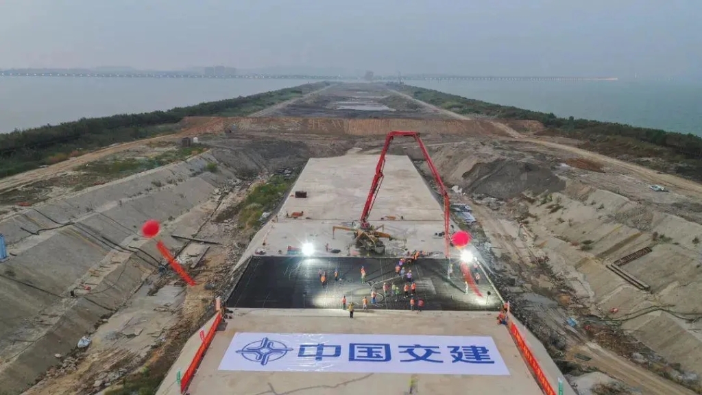2021年10月9日，太湖隧道所有主體結(jié)構(gòu)施工全部完成，隧道實現(xiàn)全封閉。