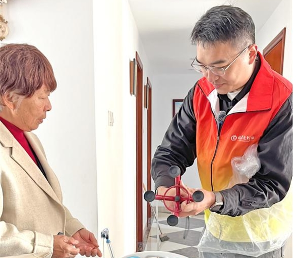 “以舊換新”讓老年人“生活煥新”，首批家庭“喜提”居家適老化產(chǎn)品