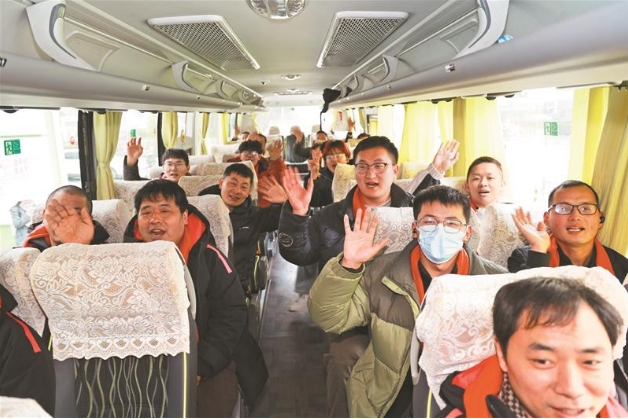 “歡迎回?zé)o錫，祝你們工作順利” 35名員工“點(diǎn)對點(diǎn)”乘坐專車集中返崗