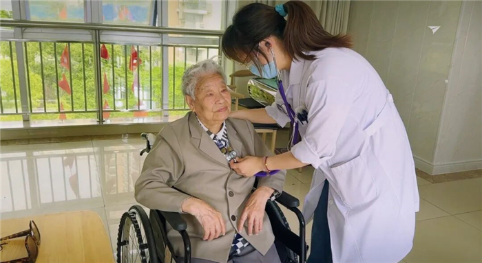 江蘇無(wú)錫：織就“康養(yǎng)網(wǎng)”，醫(yī)養(yǎng)康養(yǎng)融合守護(hù)最美“夕陽(yáng)紅”